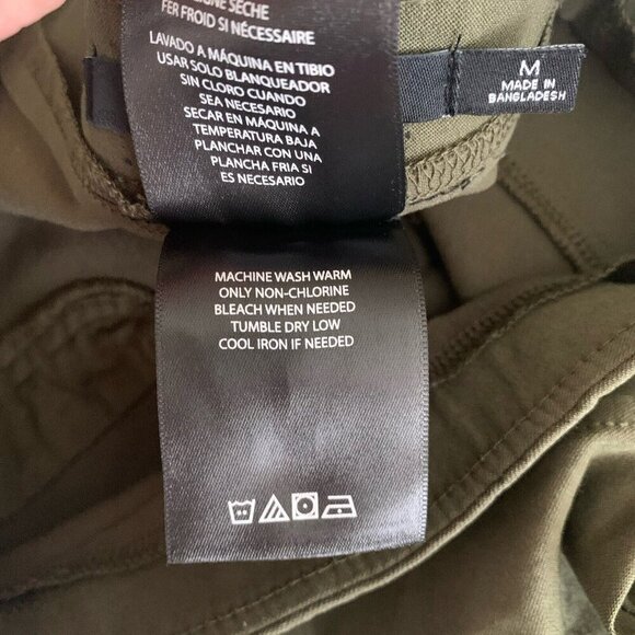 Tahari Green Pull On Bermuda Shorts Size Medium Stretch Pockets - Picture 7 of 7